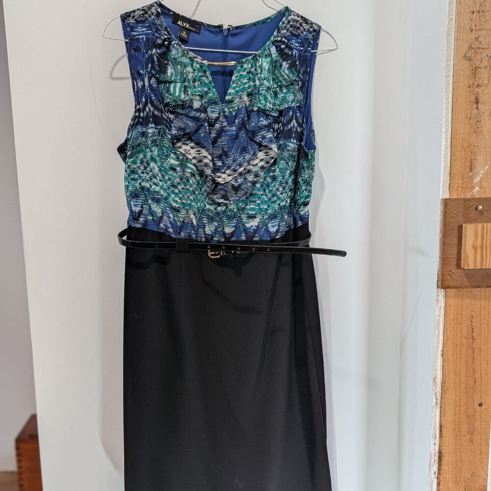 Casual Dress with patent-leather belt